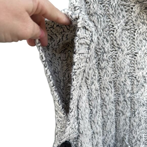 Vintage Forever 21 Cable Knit Chunky Poncho Cape OS Buttoned Sleeve Boho Y2K - Picture 3 of 7